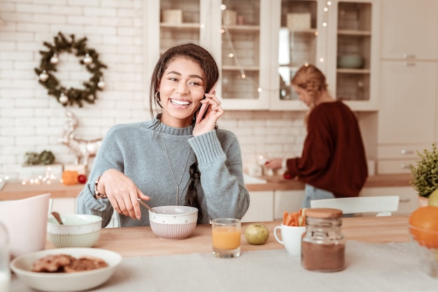 Osoba gotująca w kuchni